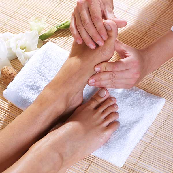 ROSE-NAILS-IN-47404-Massage